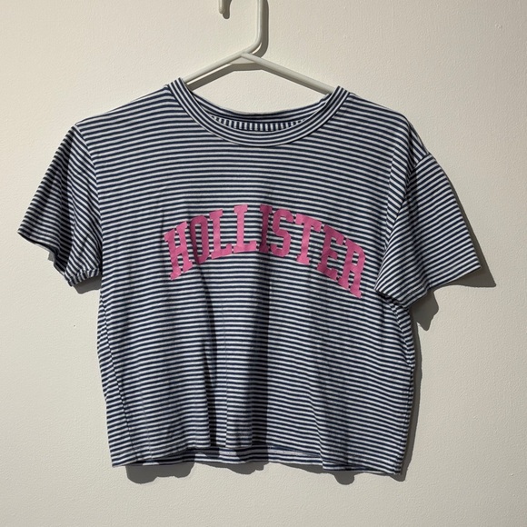 🎉4/30$🎉 Hollister Blue and White Striped Crop Top with Pink Text - Picture 1 of 4